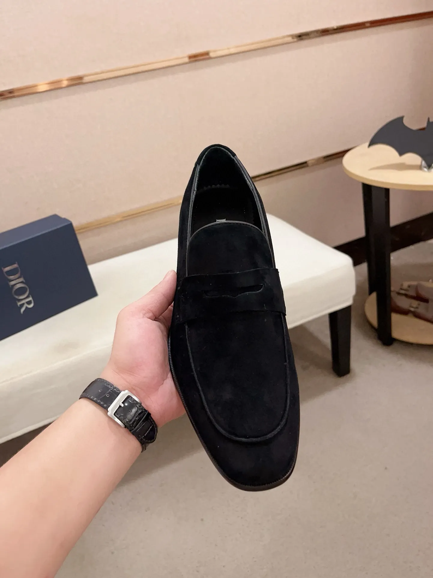 Men's shoes 💰: 540💰 High-end version of Dior Dior's new series. Famous actors and Internet celebrities wear super popular designs. The sculptures of French artist Niki de Saint Phalle are designed as rings. Material: Fabric: Imported original material. Foot: cowhide. Outsole: Rubber outsole. Men's shoe size: 38~44. Can be customized to size 45.